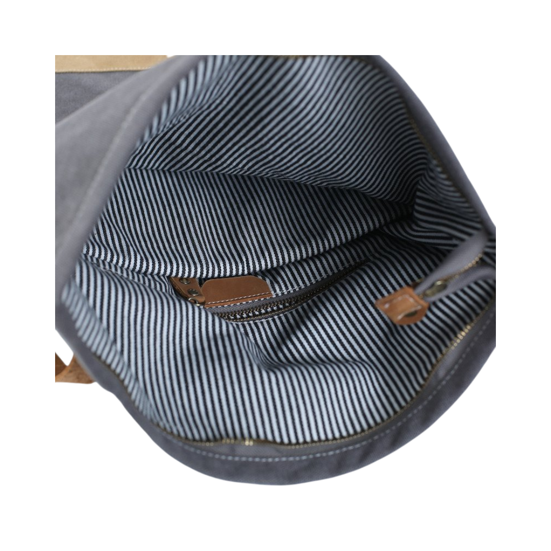 Mochila gris de cuero de lona minimalista hecha a mano